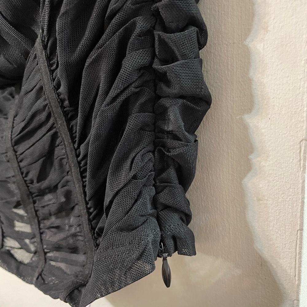 Princess Polly Black shirt tank ribbed size 2 NWT - Picture 5 of 5